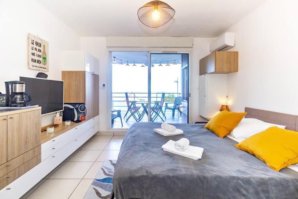 Oceanides - Studio Renove Avec Magnifique Vue Mer - Saint-Gilles-Les-Bains Екстериор снимка