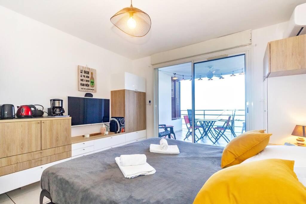 Oceanides - Studio Renove Avec Magnifique Vue Mer - Saint-Gilles-Les-Bains Екстериор снимка